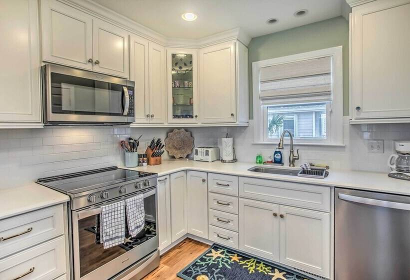 Spacious Beach Cottage W/ Private Dock Access