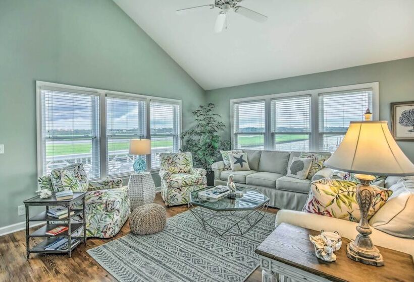 Spacious Beach Cottage W/ Private Dock Access