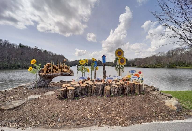 9 Mi To Sugar Mountain: Newland Cabin W/ Fire Pit!