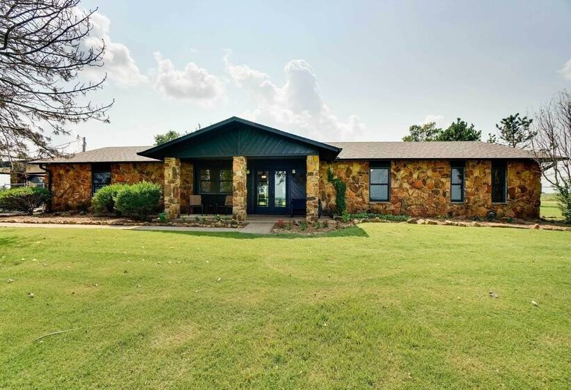Spacious Country Home Near Ft Sill & Medicine Park