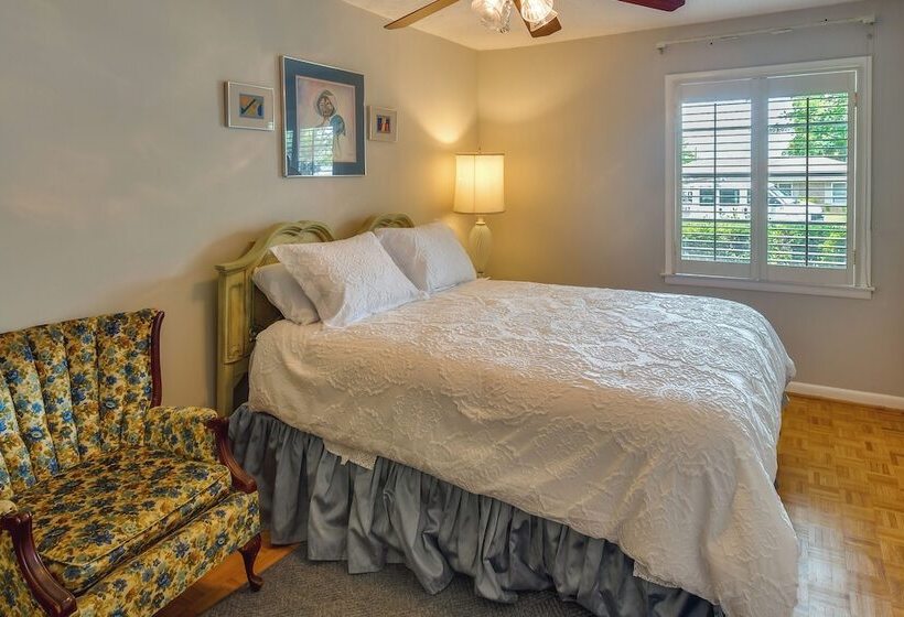 Spacious Downtown Montgomery Home W/ Yard, Patio!