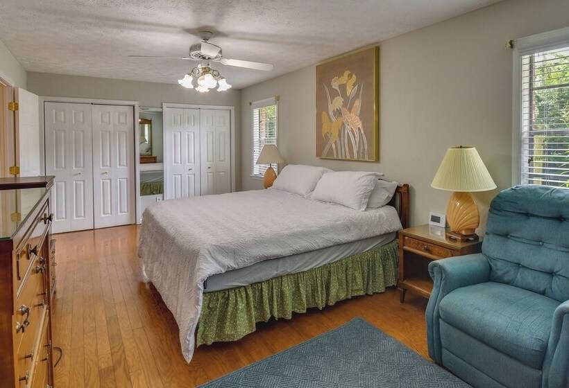 Spacious Downtown Montgomery Home W/ Yard, Patio!