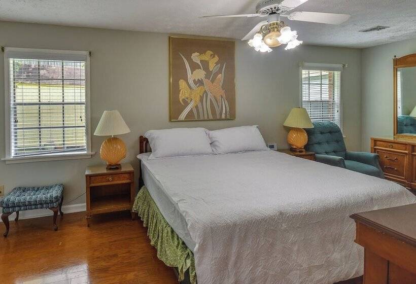 Spacious Downtown Montgomery Home W/ Yard, Patio!