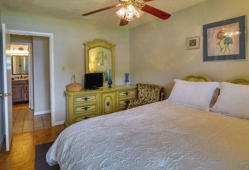 Spacious Downtown Montgomery Home W/ Yard, Patio!