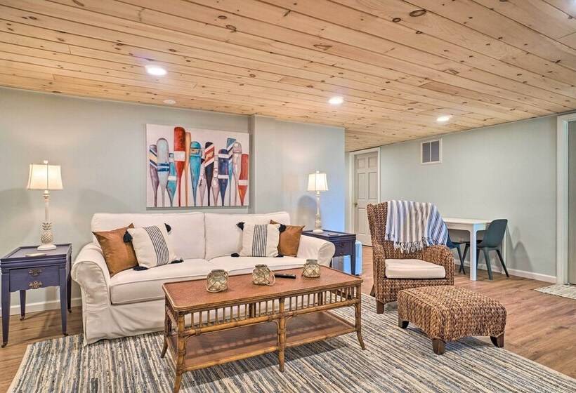 Hayesville Lake Getaway W/ Balcony & Mtn Views!
