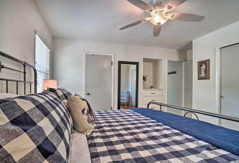 Hayesville Lake Getaway W/ Balcony & Mtn Views!
