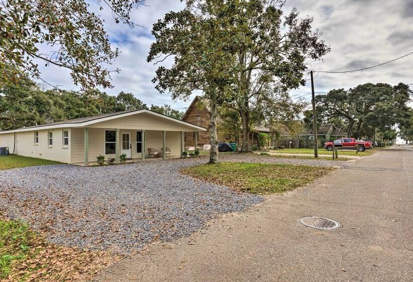 Spacious Gulfport Home W/ Yard: 1 Mi To Beach