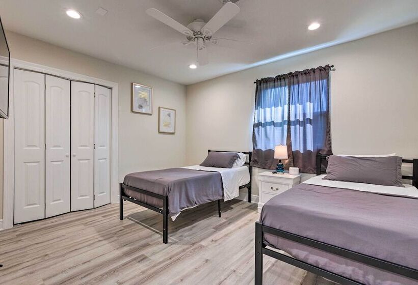 Spacious Gulfport Home W/ Yard: 1 Mi To Beach