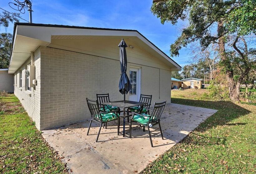 Spacious Gulfport Home W/ Yard: 1 Mi To Beach