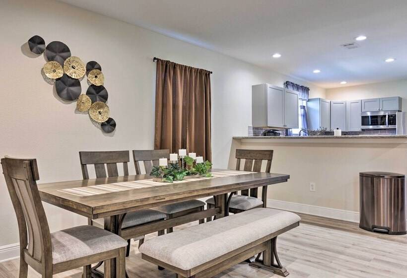 Spacious Gulfport Home W/ Yard: 1 Mi To Beach