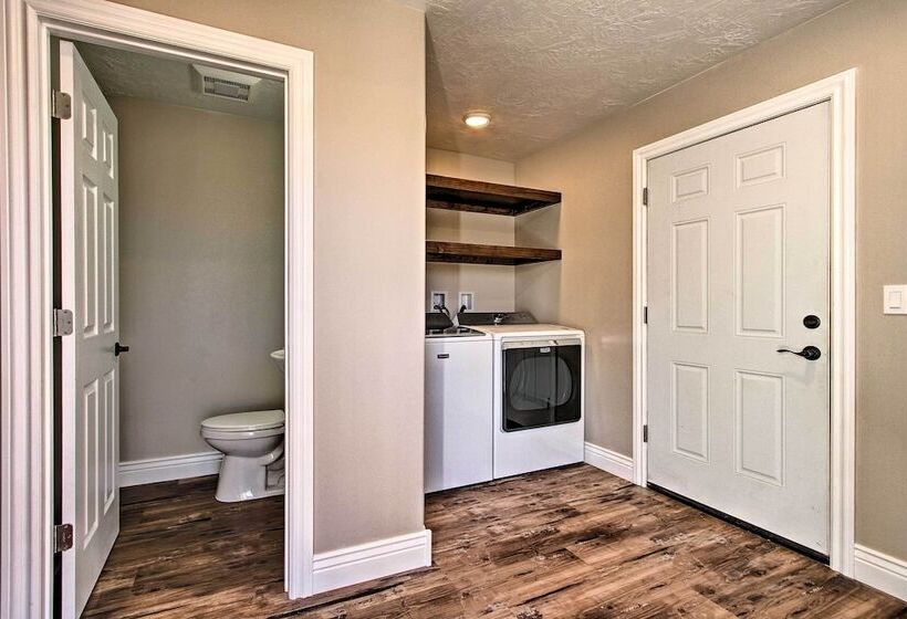 Spacious Home W/ Hot Tub, ~ 3 Mi To Giant Springs!