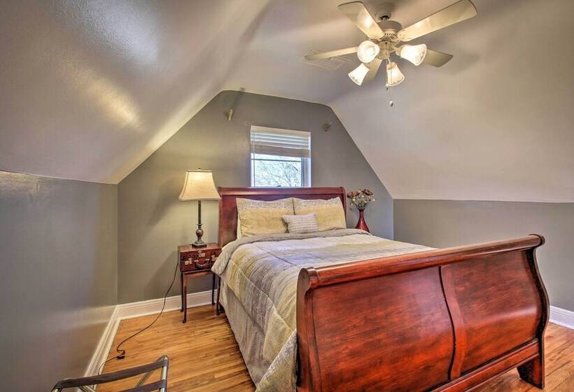 Hot Springs Home: Walk To Oaklawn!