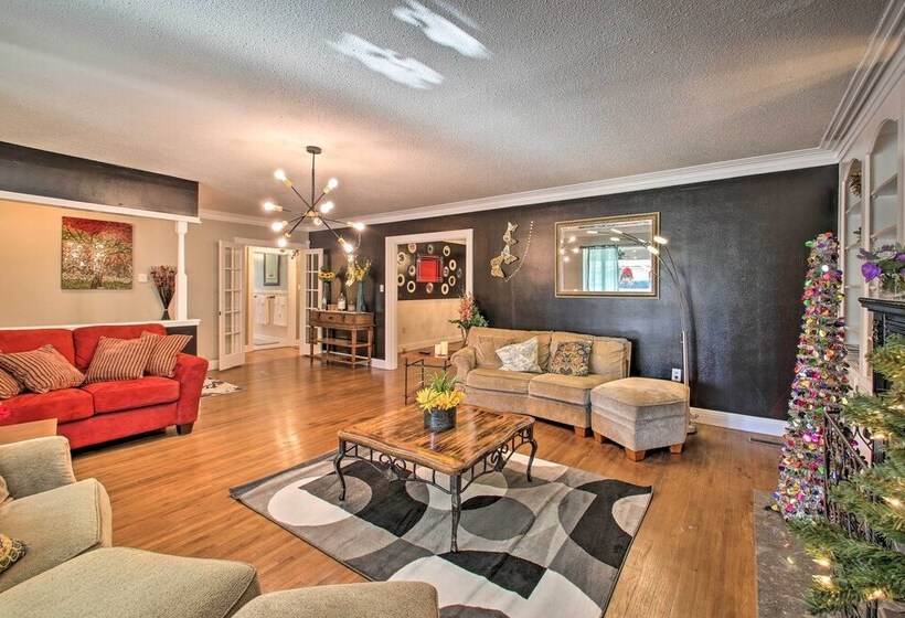 Hot Springs Home: Walk To Oaklawn!