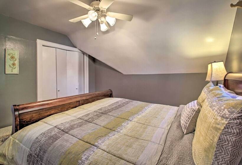 Hot Springs Home: Walk To Oaklawn!