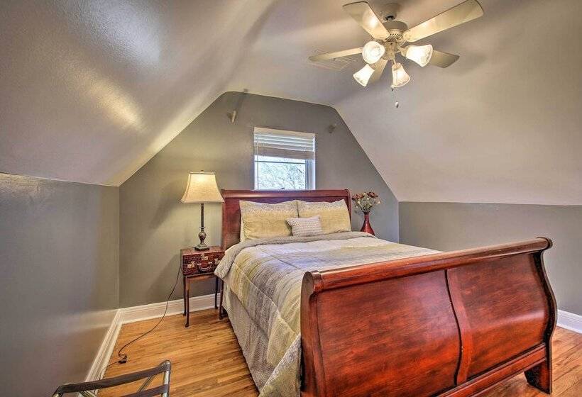 Hot Springs Home: Walk To Oaklawn!