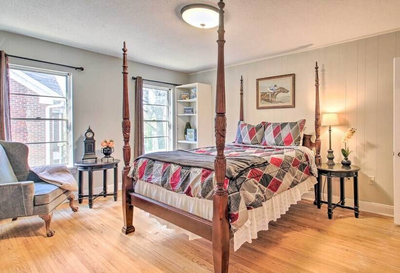 Hot Springs Home: Walk To Oaklawn!