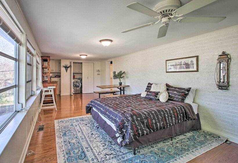 Hot Springs Home: Walk To Oaklawn!