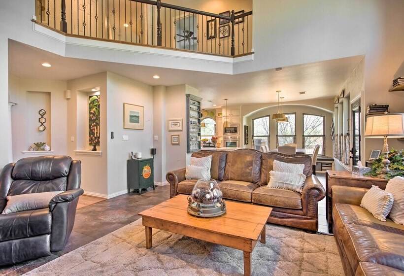 Luxe & Large Flower Mound Home On 1 Acre W/ Pond!