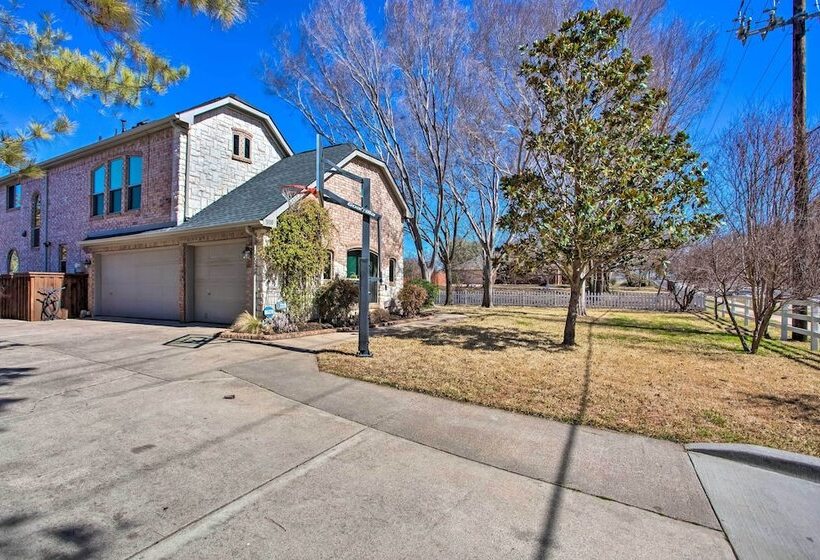 Luxe & Large Flower Mound Home On 1 Acre W/ Pond!