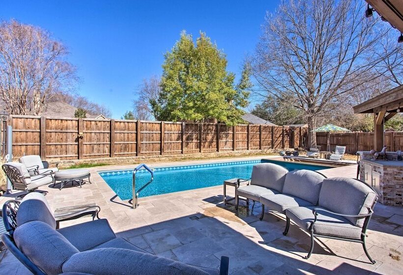 Luxe & Large Flower Mound Home On 1 Acre W/ Pond!