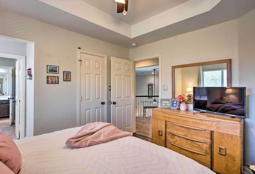 Luxe & Large Flower Mound Home On 1 Acre W/ Pond!