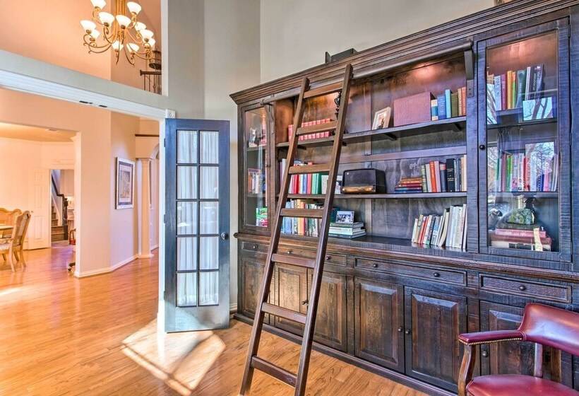 Luxe & Large Flower Mound Home On 1 Acre W/ Pond!