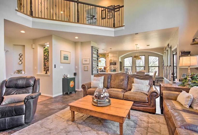 Luxe & Large Flower Mound Home On 1 Acre W/ Pond!