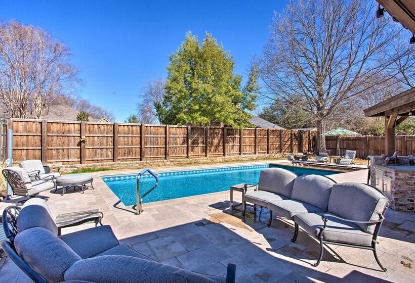 Luxe & Large Flower Mound Home On 1 Acre W/ Pond!