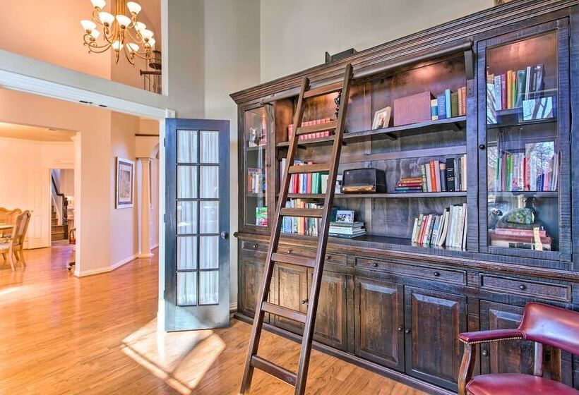 Luxe & Large Flower Mound Home On 1 Acre W/ Pond!