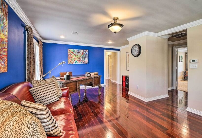 Spacious Houston Home W/ Deck ~ 2 Mi To Downtown!