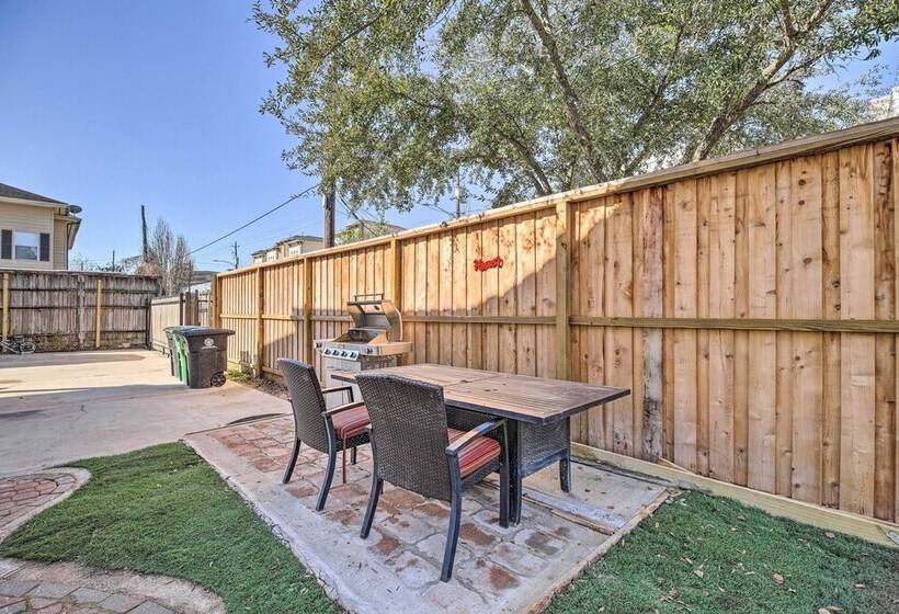 Spacious Houston Home W/ Deck ~ 2 Mi To Downtown!