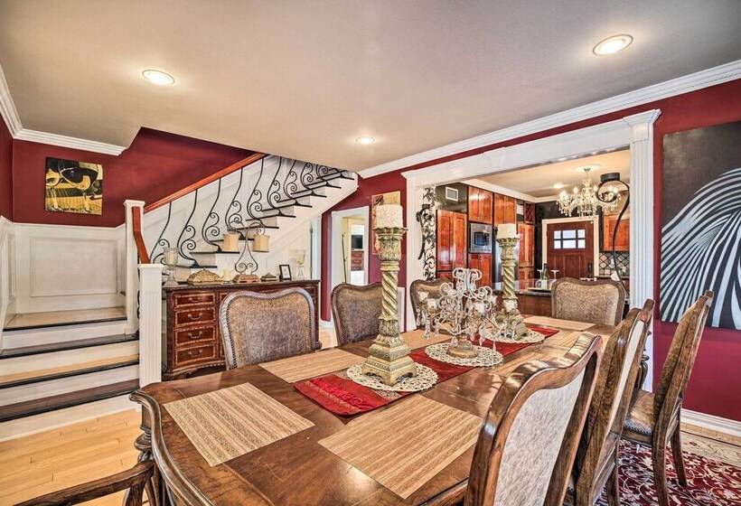 Spacious Houston Home W/ Deck ~ 2 Mi To Downtown!