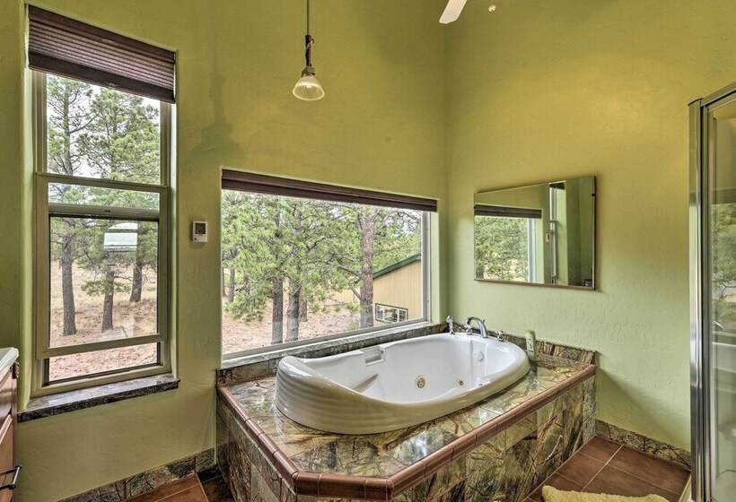 Spacious Mountain Home, 10 Mi To Angel Fire Resort