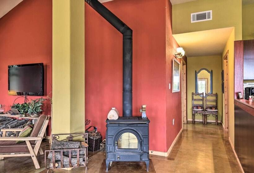 Spacious Mountain Home, 10 Mi To Angel Fire Resort