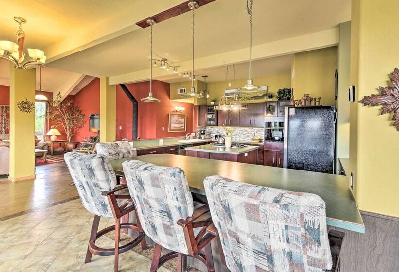 Spacious Mountain Home, 10 Mi To Angel Fire Resort