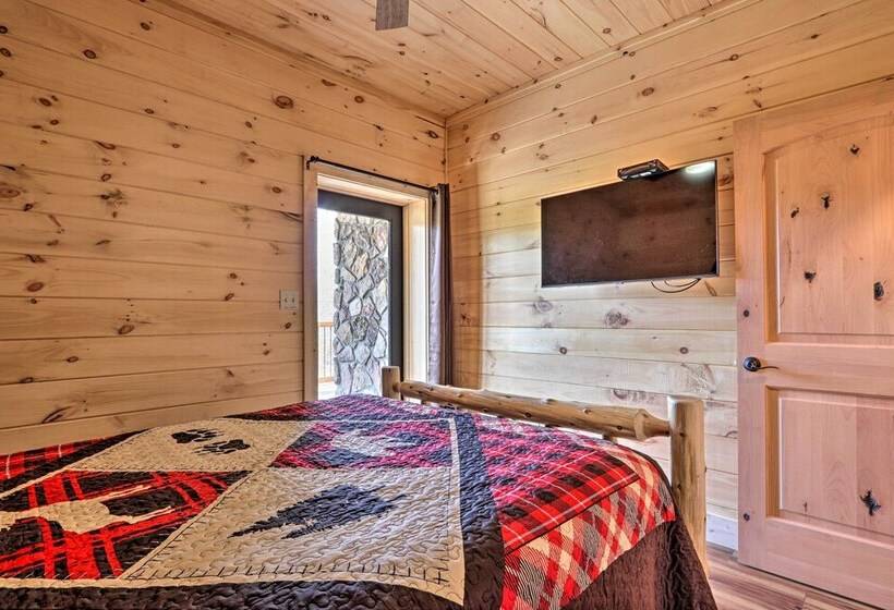 Spacious Mountain Retreat W/ Hot Tub + Views!