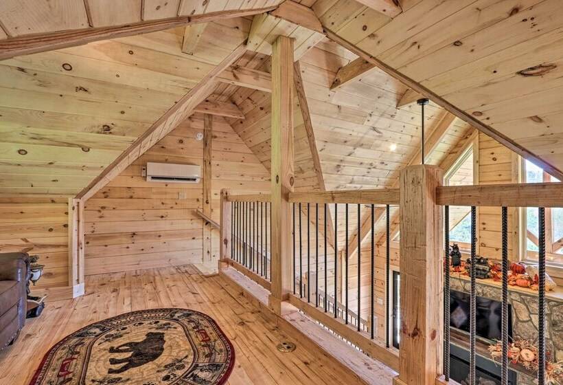 Spacious Mountain Retreat W/ Hot Tub + Views!