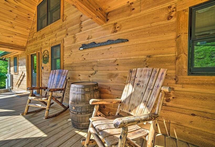 Spacious Mountain Retreat W/ Hot Tub + Views!