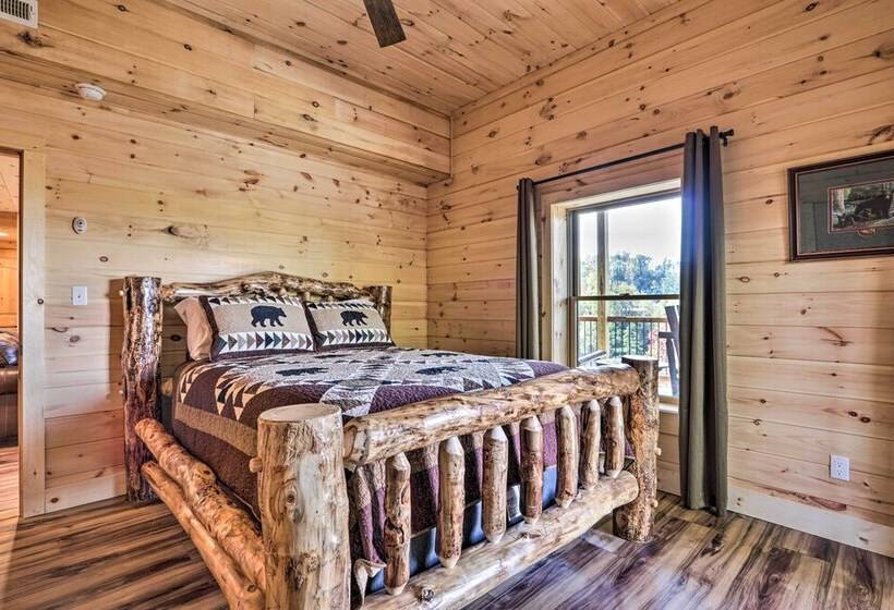 Spacious Mountain Retreat W/ Hot Tub + Views!