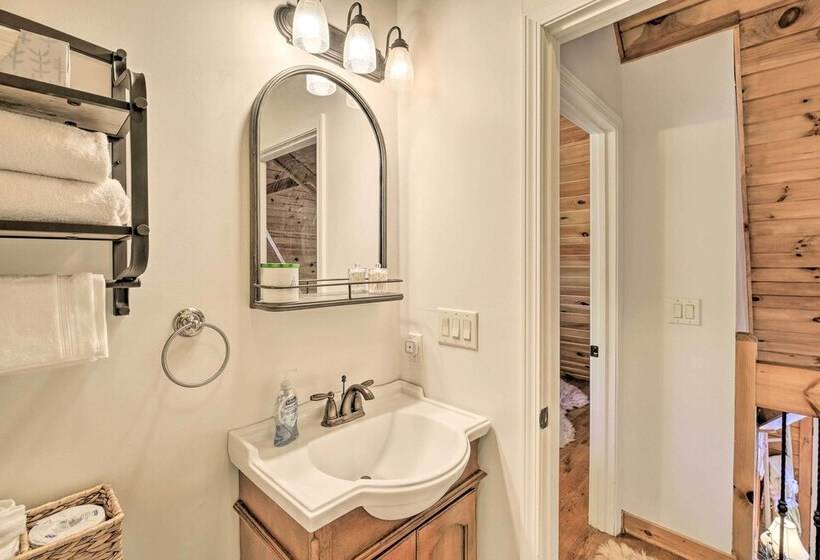 Spacious Mouth Of Wilson Cabin Near New River