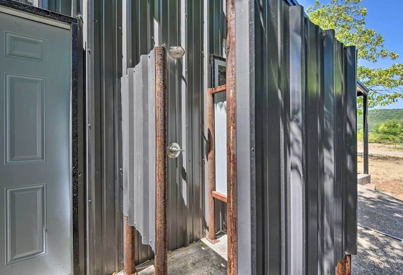 Spacious Palo Pinto Home: Private Dock & Pool