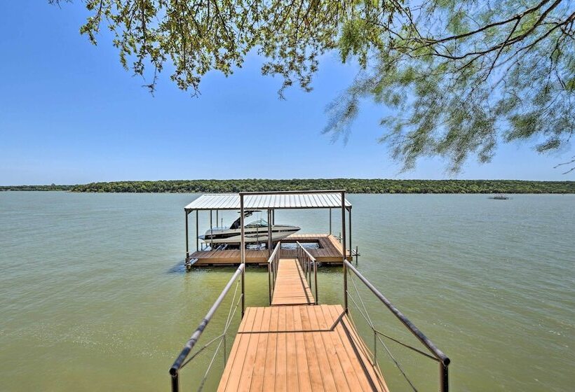 Spacious Palo Pinto Home: Private Dock & Pool