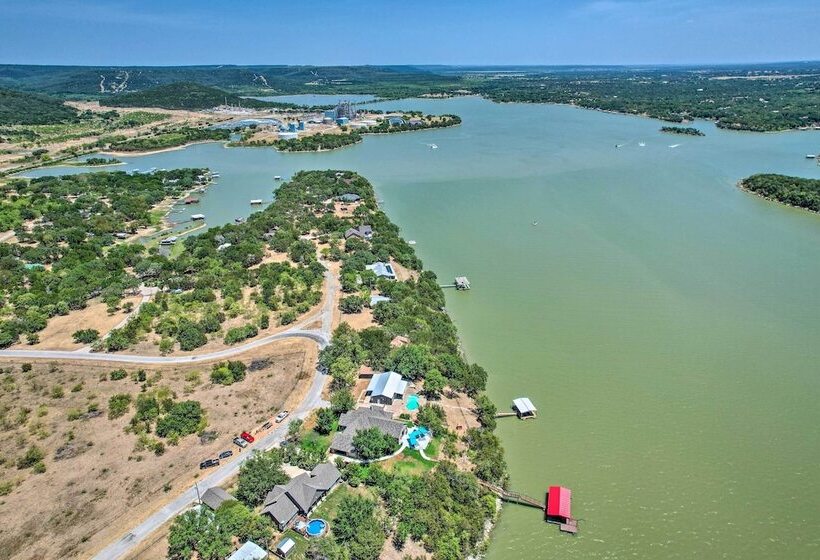 Spacious Palo Pinto Home: Private Dock & Pool