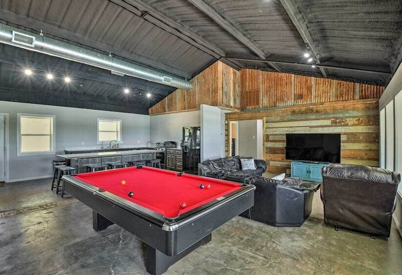 Spacious Palo Pinto Home: Private Dock & Pool