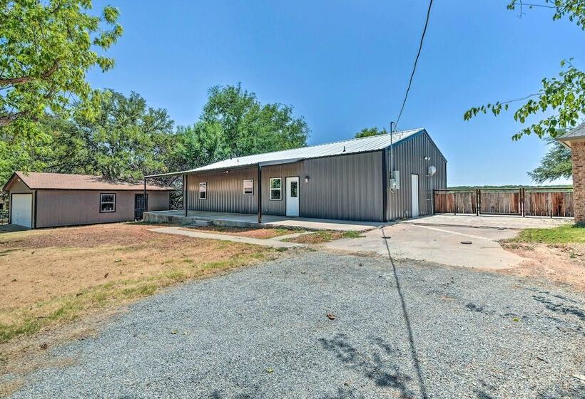 Spacious Palo Pinto Home: Private Dock & Pool