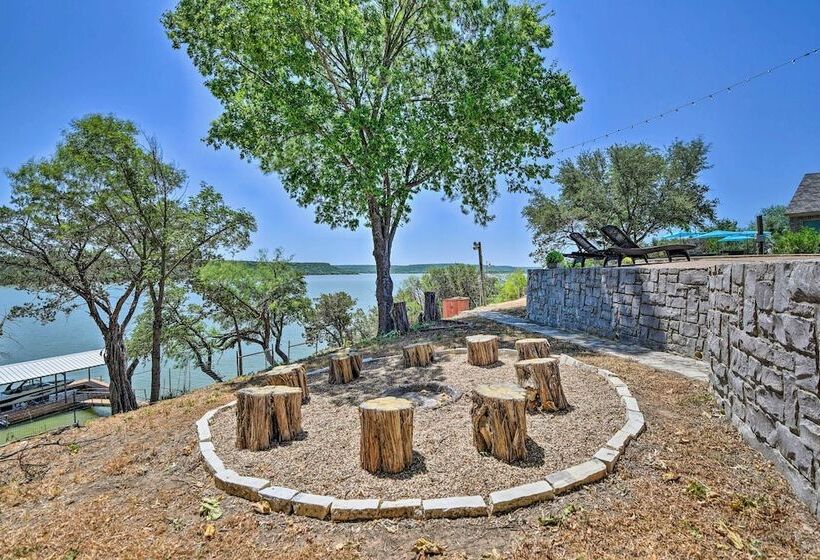 Spacious Palo Pinto Home: Private Dock & Pool