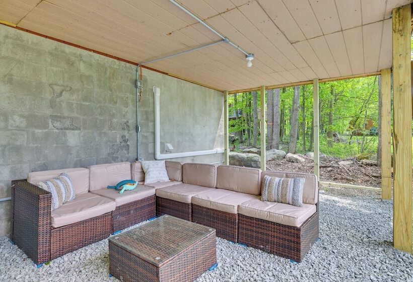 Spacious Lake Ariel Home W/ Community Amenities!