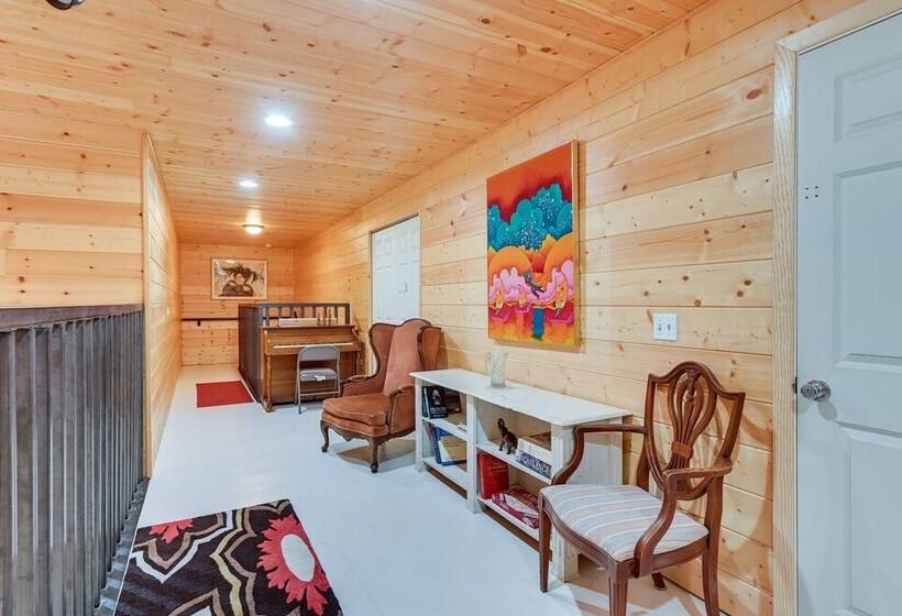 Spacious Soldotna Home W/ Mackey Lake Views!