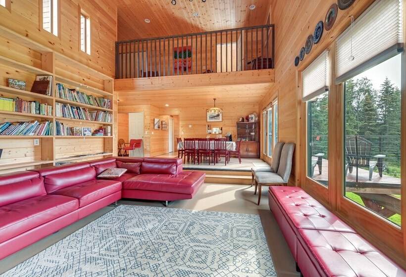 Spacious Soldotna Home W/ Mackey Lake Views!