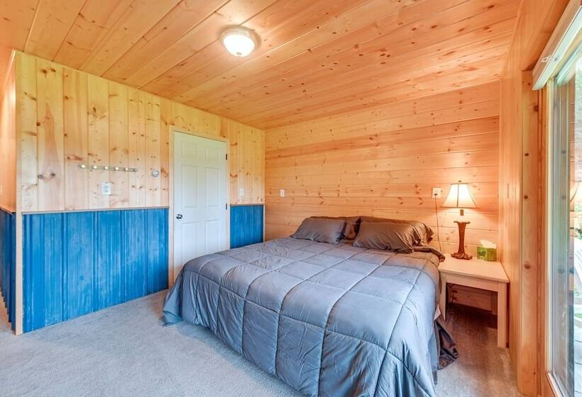 Spacious Soldotna Home W/ Mackey Lake Views!